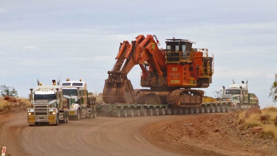 Doolans Heavy Haulage i Australia bruker de justerbare trallene til Scheuerle for å transportere tunge anleggsmaskiner i Australi. Her er det en Hitachi EX6115 som er på tur.