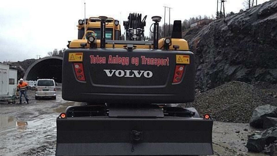 Denne hjulgraveren til Toten Anlegg og Transport er blant dem som har vært utsatt for tyveri helgen.