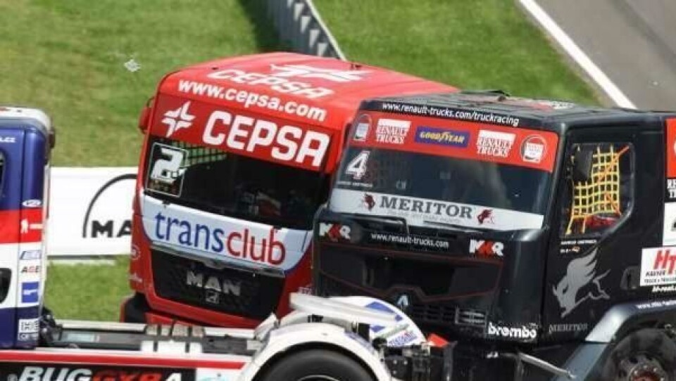 Antonio Albacete (nr. 2) har flere ganger vært i ledelsen under EM i Truck Race, men aldri sammenlagt. Her er han i nærkamp med Markus Oestreich (nr. 4) som nå ligger på fjerdeplassen i sammendraget.
