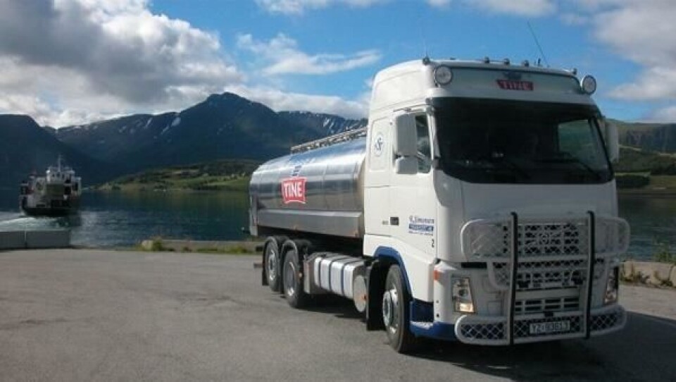 Tine har 80 tankbiler og 190 tankhengere som til sammen kjører 25 mill km årlig. Bilene kjøres av 670 egne og leide sjåfører.