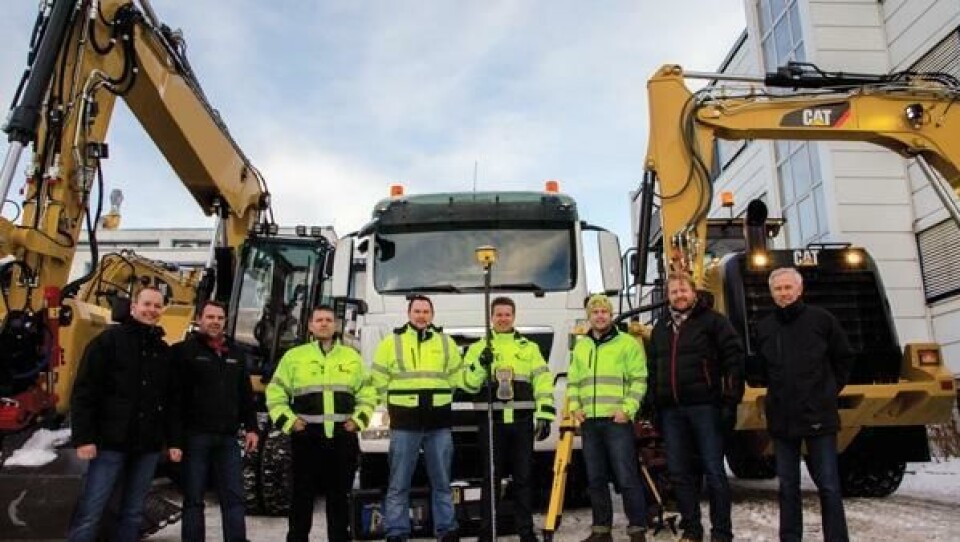 Klar for tur landet rundt: Fra venstre Dagfinn Sand (produktsjef kompaktmaskiner, Pon), Espen Paulseth (markedssjef, Pon), Vilmundur Theordorssen (produktsjef, Pon), Tom Erik Klevengen (salgsingeniør, SITECH), Ståle Eikrem (salgssjef SITECH), Fredrik Sætren (produktsjef MWL), Rune Lødemel (Cat Finance) og Arne Tvenge (produktsjef, MAN).