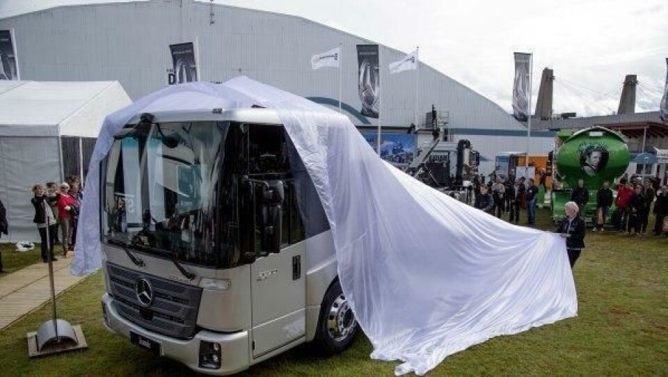 Verdenspremieren på nye Mercedes Econic var et av høydepunktene på åpningsdagen av Elima Lastbil.
