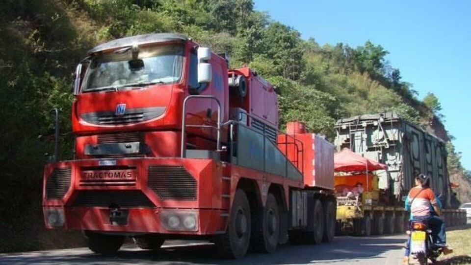 Tractomas bygges av gruppens franske medlem Nicolas. Den har blant annet førerhus fra Renault og er verdens kraftigste trekkvogn med fire eller fem aksler og motorkraft opptil 1000 hk.