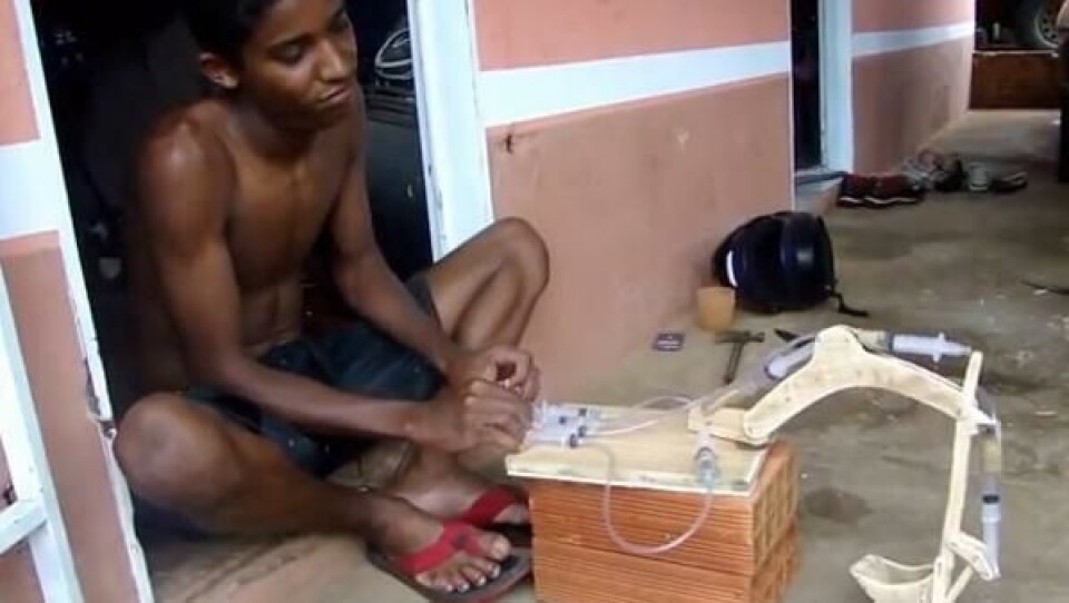 Styrer lekegraver med vann