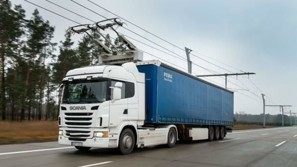Scania og Siemens tester lastebilkjøring med overhengende strøm i Tyskland.