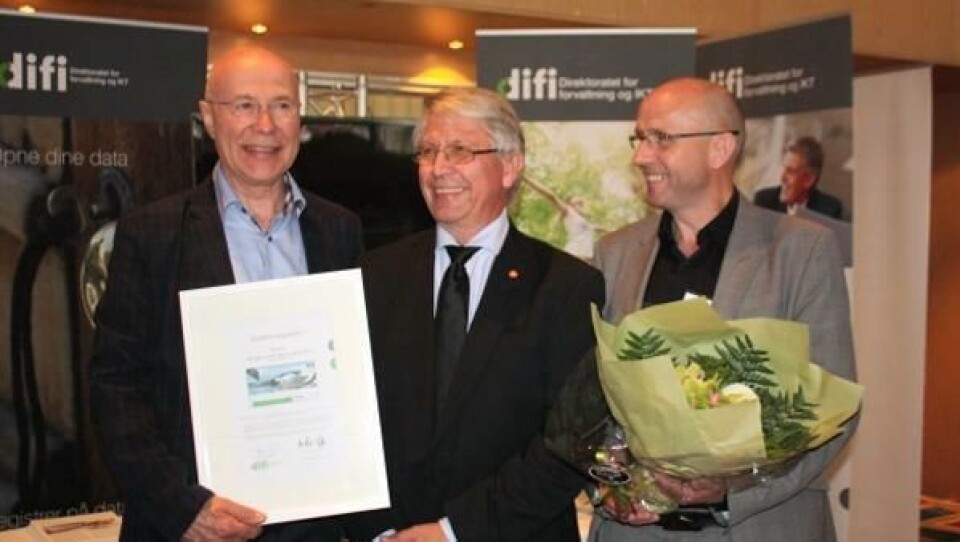 Stolte prisvinnere fra Statens vegvesen: Ivar Christiansen (f.v.), Terje Moe Gustavsen og Per Andersen.