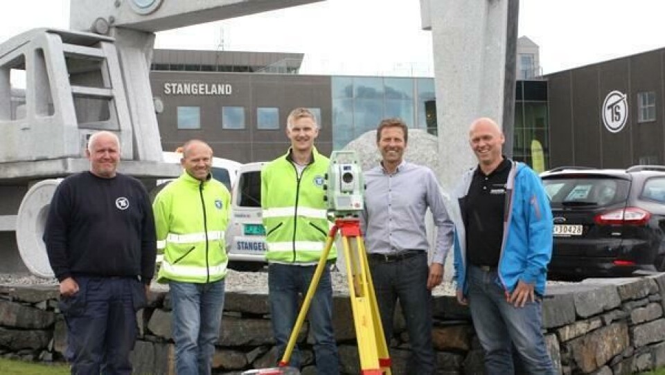 Fra venstre: Kristjan Eiriksson, Reidar Bystøl, Bjørn M. Steine, Svenn Rune Systad, stikningsingeniører for Stangeland og Roger Hillesund, Leica Geosystems as.