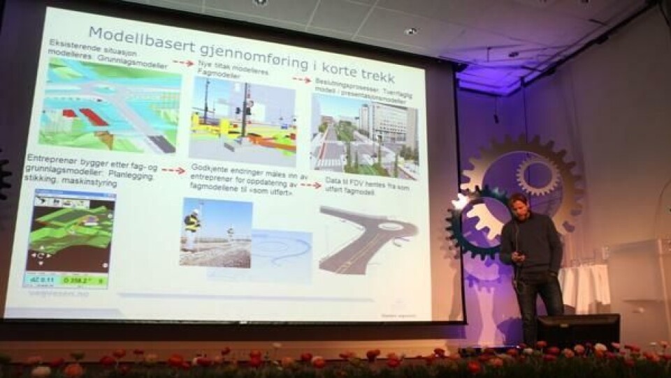 Sjefarkitekt Sigurd Thorsen ved byggherreseksjonen i Statens vegvesen med 3D-illustrasjoner på Anleggsdagene 2014