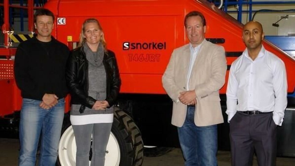 Fra høyre Snorkels Ramesh Lal og Knutsen Maskins Thor Nordal, Monika Øverby og Jan Henrik Dahlin under besøket i Snorkels Vigo Centre i Newcastle.