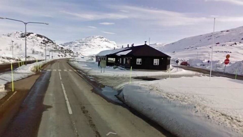 Her på Bjørnvatn tollstasjon ble ikke det østeuropeiske vogntoget stående lenge.