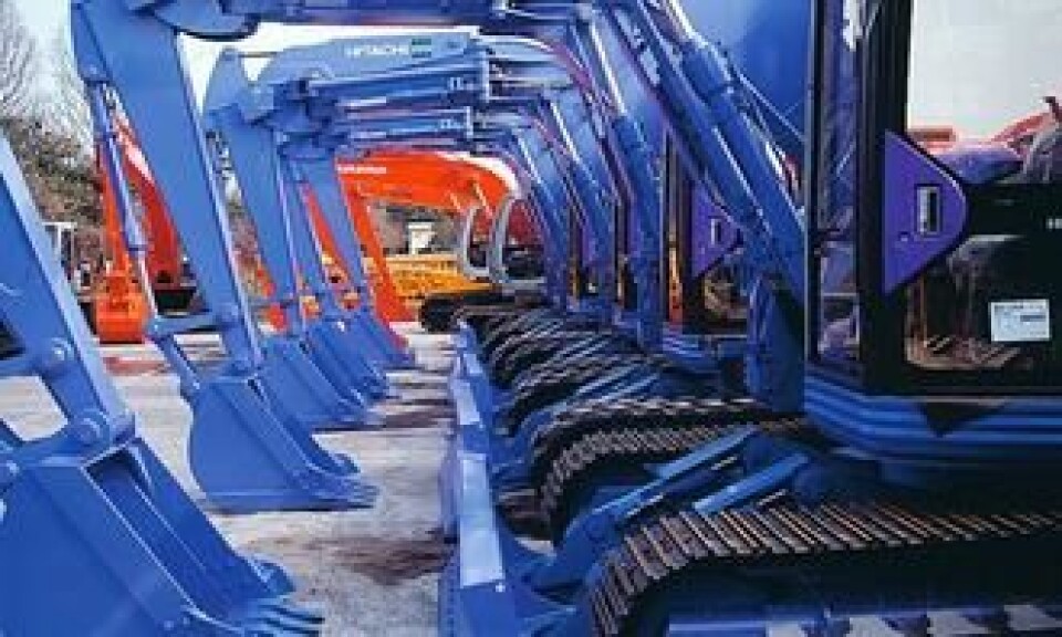 Hitachi kjemper med Komatsu om å være mestproduserende gravemaskinleverandør. Selskapet produserer også for andre.