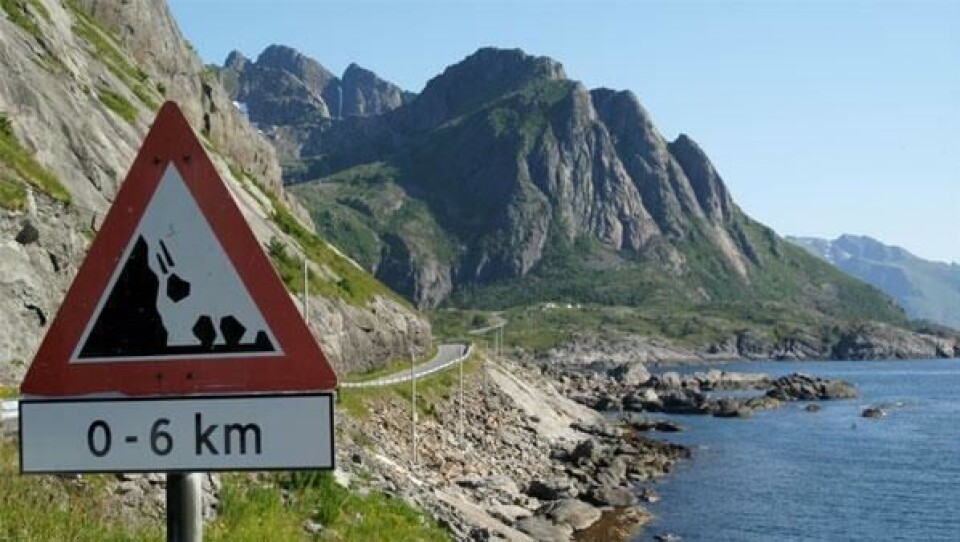 E10 gjennom Lofoten er blant landets vakreste, men den er ikke spesielt bred, og siden det ikke finnes omkjøringsmuligheter vil arbeidet påvirke trafikken.