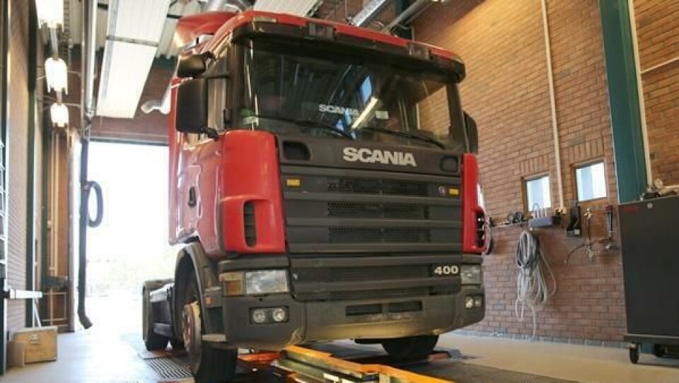 - Ifølge kontrolleder Uno Rogneby er det sjelden de får inn biler som holder så dårlig standard som denne polske semien, og at standarden på de polske vogntogene de får inn generelt sett er like bra som de norske. Han legger til at bilene som er i dårligst teknisk stand, oftest kommer fra land lengre syd-øst enn Polen.
