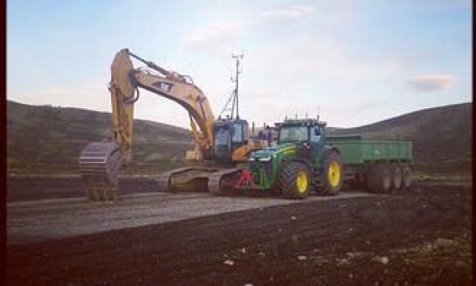 Fra Espen Smedås: Parkert for kvellen! :-) #Caterpillar #cat #330c #johndeere #8360r #fjernstyrt #Remote #controlled #Hjerkinn #Dovre #hfksletta #gjermundshaug #atno