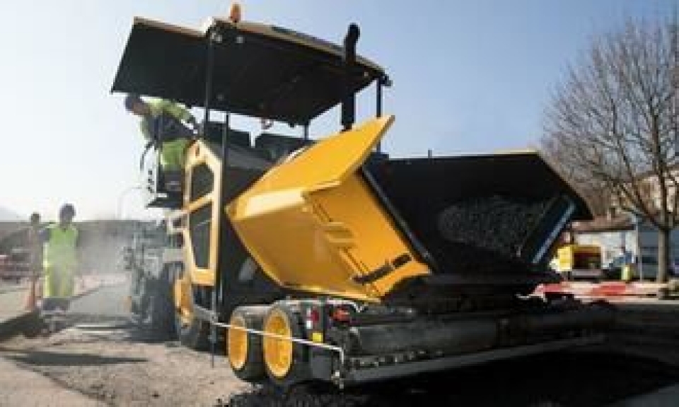 Volvo CE skal vise vei på Bauma, blant annet med denne asfaltleggeren.