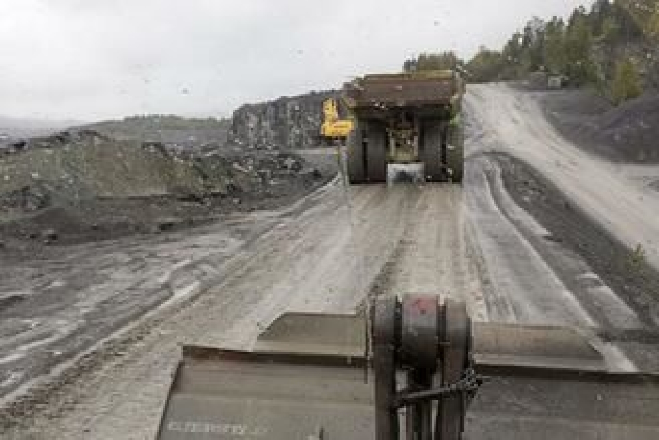 Fra Anders Bertheussen: #Feiring-bruk #kø #grønn #kjempe #komatsu #1250 #L150e