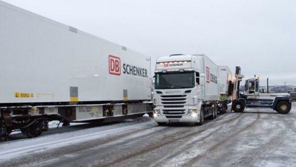 Schenker tar Hitachi-transporten.