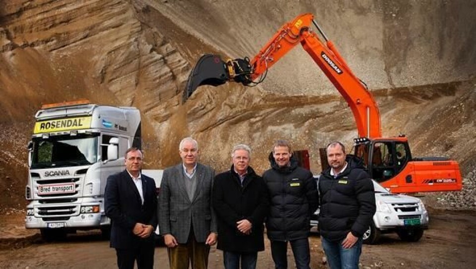 Odd Ivar Opsahl, Jan Steinar Jensen, Frode Neteland - fra Norsk Scania og Ole Marius Rosendal og Arnt Inge Steffensen fra Rosendal Maskin tror på et godt samarbeid.