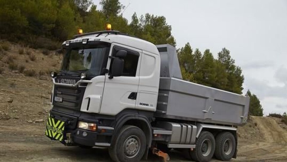 Scanias offroad-biler har kraftig støtfanger, beskyttelse av lyktene og en solid beskyttelseplate fra støtfangeren og bakover.