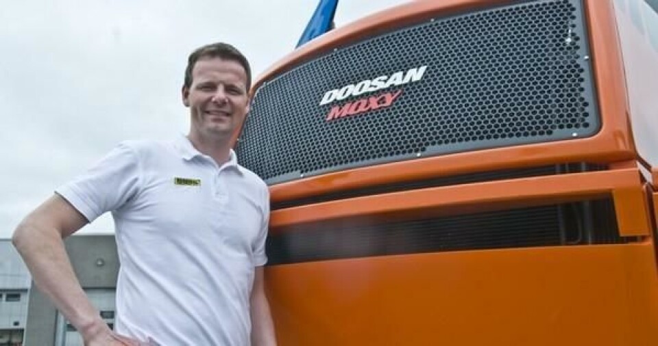 Moxy-dumperne fra Elnesvågen har fulgt Askim-bedriften gjennom tykt og tynt opp gjennom årene og la grunnlaget for at Ole Marius Rosendal (daglig leder) og Rosendal Maskin i dag er eneimportør for Doosan i Norge.