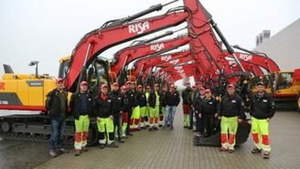 Risa kjøpte 19 gravemaskiner