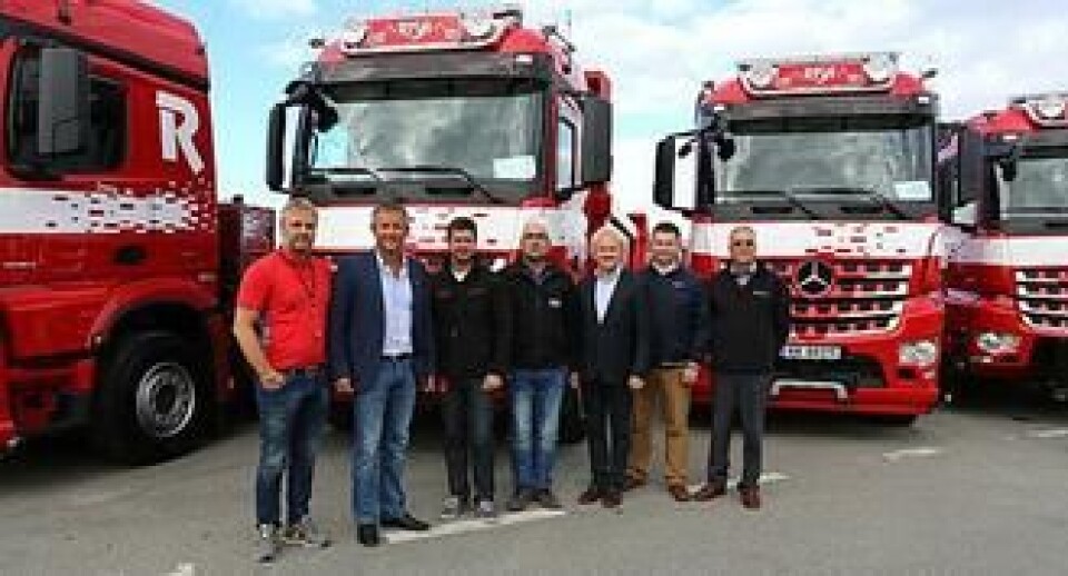 Erlend Aksnes (Risa, avdelingsleder vei, verksted og transport), Bjørn Risa (Konsernsjef), Kjetil Friestad (Risa, innkjøpssjef), Trond Viding Tvedt (Risa, adm. direktør), Steinar Hellestø (adm.dir Bertel & Steen), Radek Jurkiewicz (Istrail) og Steinar Kjeldsen (daglig leder i Istrail).