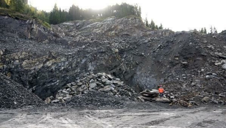 Et av restarbeidene etter E6-utbyggingen er å sette i stand sidetaket i Skarsmoen.