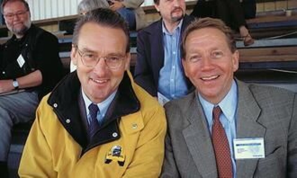 Markedssjef Lars Haglund (t.v) og adm. direktør Jon Vislie hos Bilia Maskin storkoste seg under demonstrasjonen.