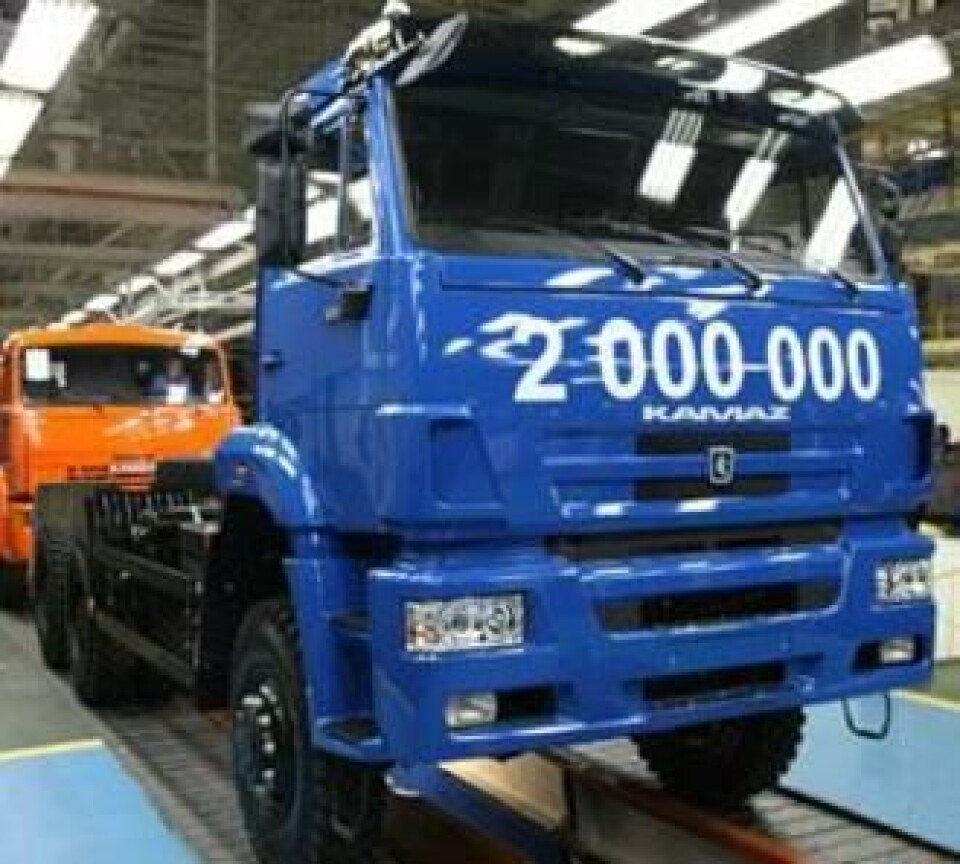 Kamaz nummer to millioner ruller av monteringsbåndet.