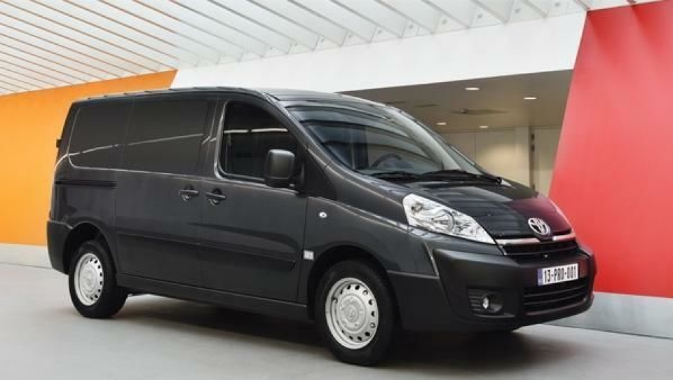 ProAce er basert på Peugeot Expert og Citröen Jumper, men har fått egne designelementer.