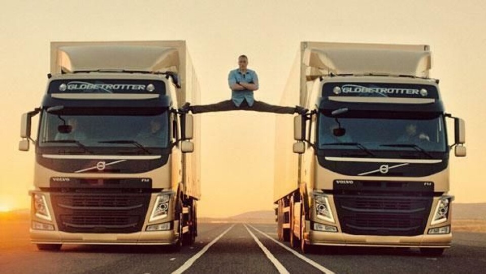 Jean-Claude Van Damme gjør et spagat-stunt mellom to Volvo lastebiler med VDS.