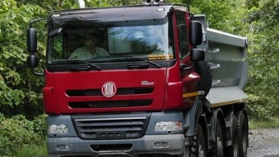 Tatra Phoenix 8x8-varianten tok seg lekende lett gjennom testløypa.