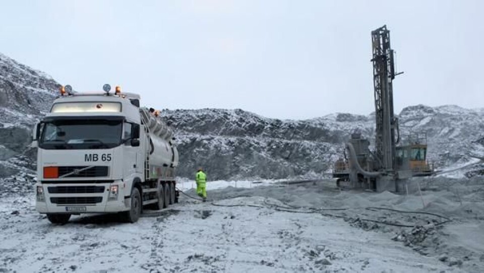 Bildet der en EPC-bil er i full sving hos Sydvaranger Gruveer ble tatt i november 2013 da AT.no var på besøk i Bjørnevatn.