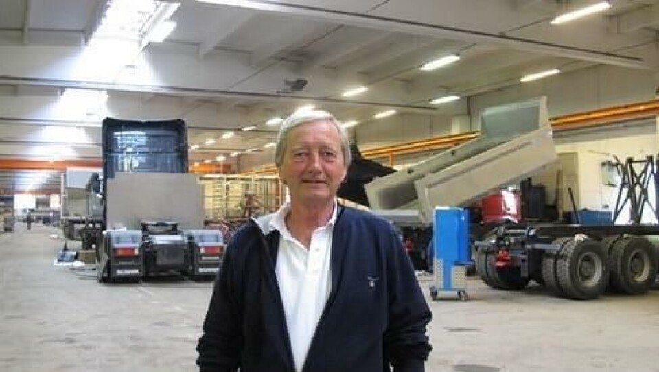 Øistein Engh i den store produksjonshallen hos Maur Bilpåbygg AS i Svelvik.