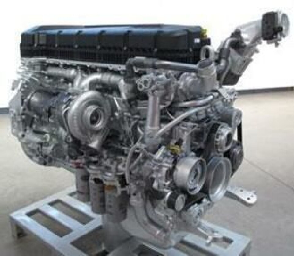 DTI 11-motoren blir produsert for både Renault og Volvo hos Renault i Lyon. Renault har sin egen motorstyring og programmering og litt andre effekter enn Volvo.