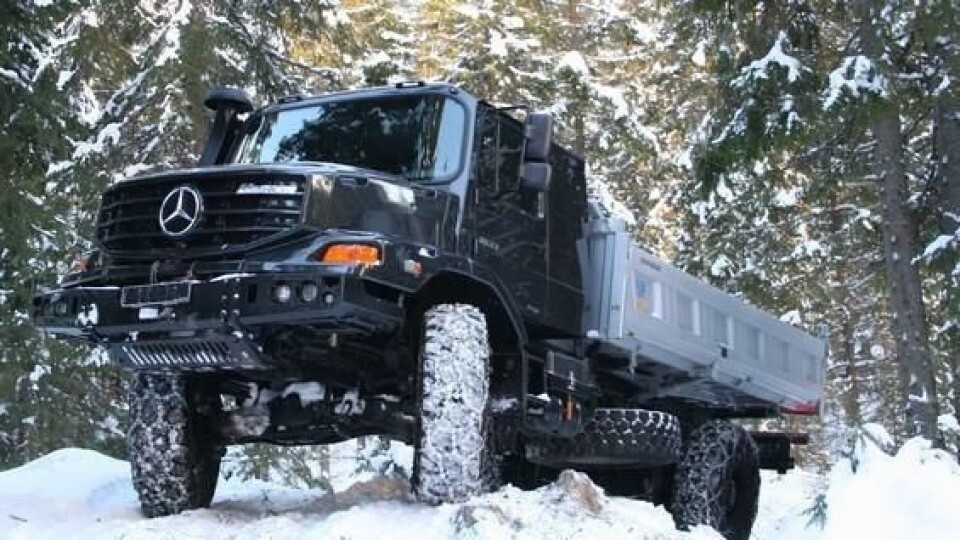 Nykommeren Mercedes-Benz Zetros overbeviste under øvelsen i skogen og sporene etter hogstmaskiner på Nordfjeld.