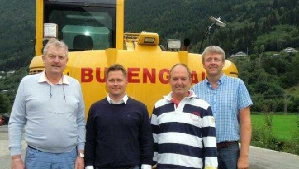 Fra venstre: Avtroppande daglig leder Erling Busengdal, ny daglig leder Rolf Anders Håberg, styreformann Bjørn Busengdal, styremedlem Sivert Petter Dyrkorn.