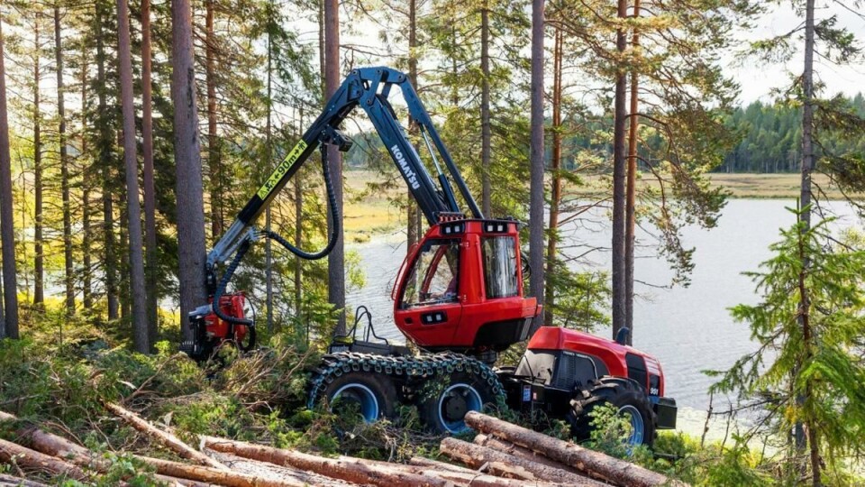Komatsus nye hogst-kjempe 951 veier 23,6 tonn og har Steg IV-motor på 210 kW (285 hk).