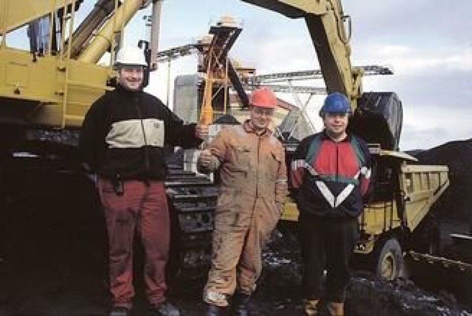 Maskinførerne er så langt fornøyd med maskinene. Fra venstre nestleder og driftsassistent, Roald Håpoldsøy, Torbjørn Halvorsen og Asbjørn Oksnes.