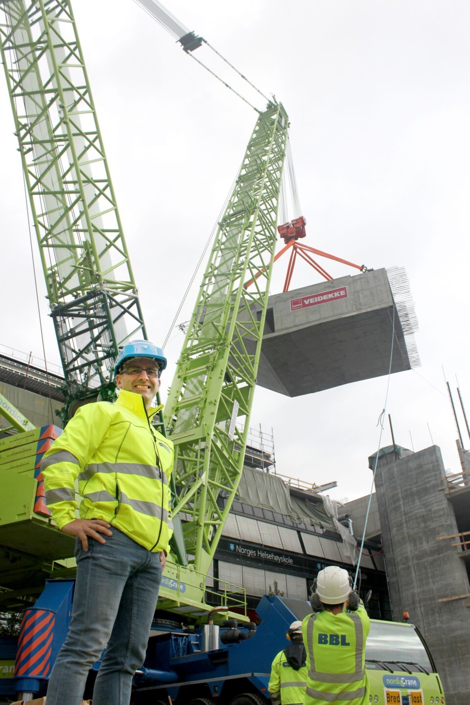 Daglig leder Eirik Kynningsrud i Nordic Cranes var på plass og fulgte arbeidet.
