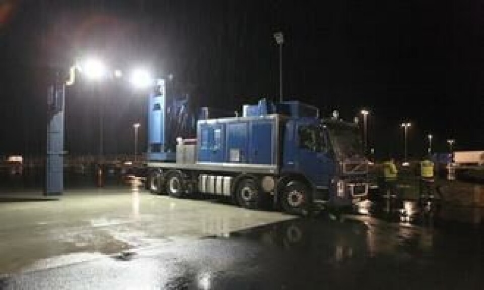Bilen kjøres forover og bakover fra kontrollrommet under skanningen. Kjøretøyet som blir skannet står parkert under «bøylen», og sjåføren er gått ut for å unngå strålingen.
