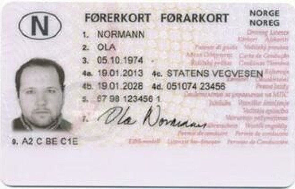 Nytt på det nye førerkortet er tekst på både norsk og nynorsk, at utløpsdatoen står på forsiden og at det er gjort plass til maskinlesbar tekst nederst.