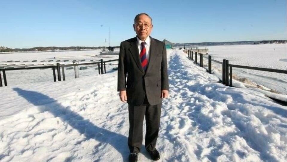 Minusgrader skremte ikke den spreke 80-åringen fra å ta en tur ned på brygga utenfor Holmen Fjordhotell.