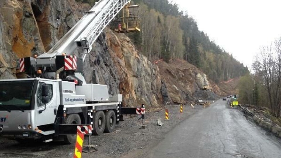 Prosjektet fv.33 Skreifjella-Totenvika er delt opp i to delprosjekt. Første delprosjekt var Langsletta - Jonsrud på 1,8 km (bildet). Den andre delen som åtte vil bygge er mellom Totenvika og Langsletta. En strekning på 7,2 km.