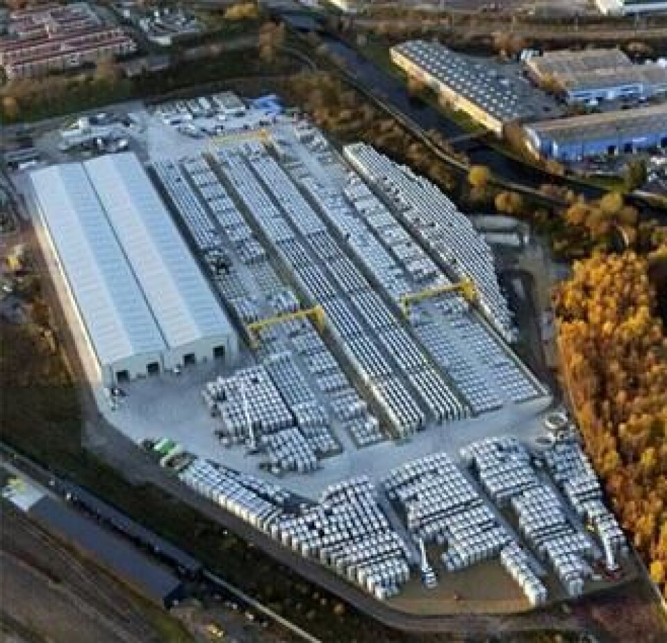 Ved Old Oak Common bygges en segmentfabrikk der betongelementene som skal kle innsiden av tunnelene lages. En lignende fabrikk vil bli bygget på Åsland utenfor Oslo når tunnelen på Follobanen skal drives.