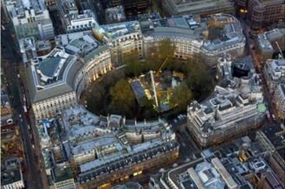 Å bygge jernbanetunneler midt en by er utfordrende. Her fra Finsbury Circus nær Liverpool Street Station.