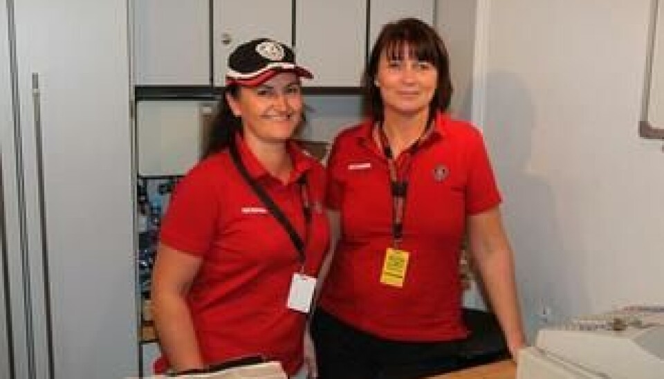 Markedskoordinator i Scania Norge, Irene Schanke, og Siri Gallefoss i Profilforum arbebidet i Scania-shopen da AT.no var innom på Oslo Motor Show.