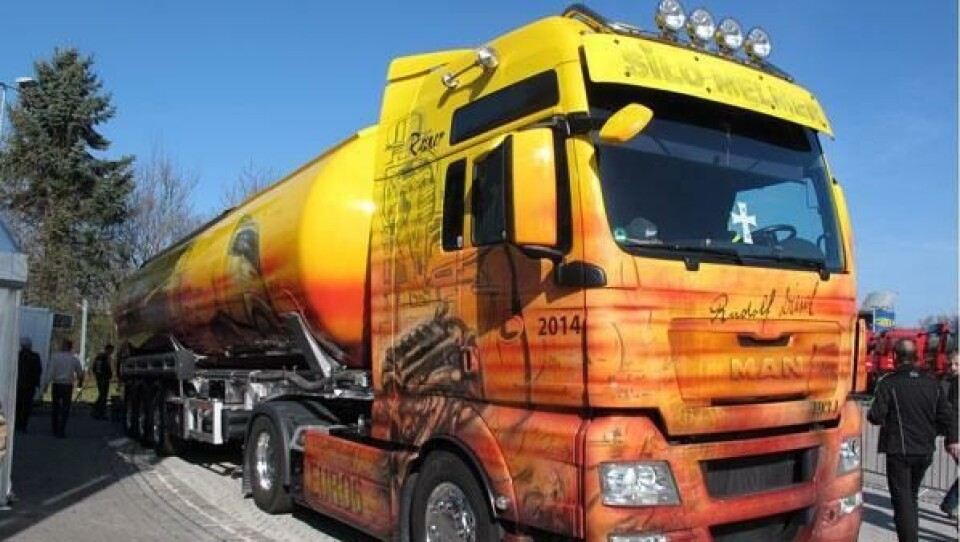 Enkelte kunder har et spesielt forhold til MAN. På «Trucknology Days» kunne man beskue denne østerrikske kundebilen med det meste av MAN-historien lakkert rundt på trekkvogn og semitrailer.