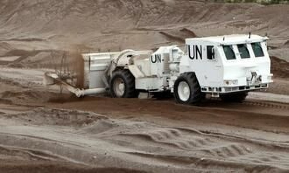 Hydrema-en i aksjon. Her er det Ernst Morten som kjører minerydderen.