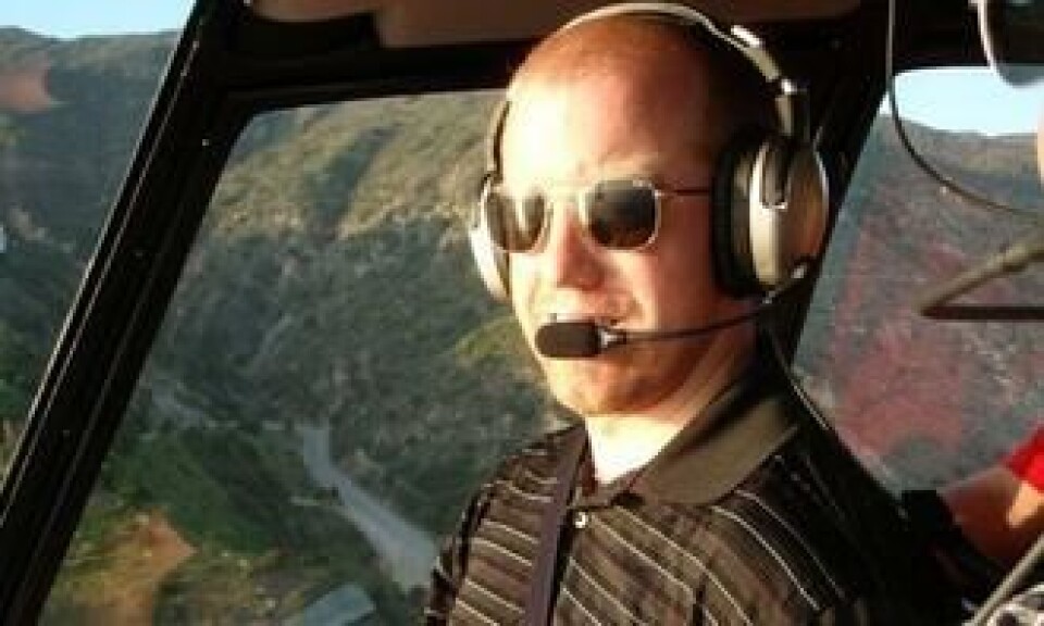 Ernst Morten Aase (32) fra Egersund jobber som ROV-operatør/FU(fjernstyrt undervannsfarkost)-operatør for IKM Subsea som sevice-virksomhet i Nordsjøen både på norsk og engelsk sektor. Operasjonene skjer fra skip eller oljeplattform. Han har tidligere vært maskinfører på dumper, gravemaskin og hjullaster i steinbrudd, samt arbeidet i tunnel. Han har også utdanning som helikopterpilot og tømrer.